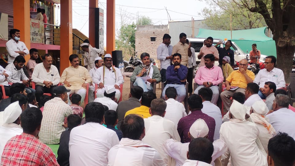 Surat-Hyderabad Greenfield Project, Rohit Pawar interacts with Jamkhed farmers regarding land acquisition