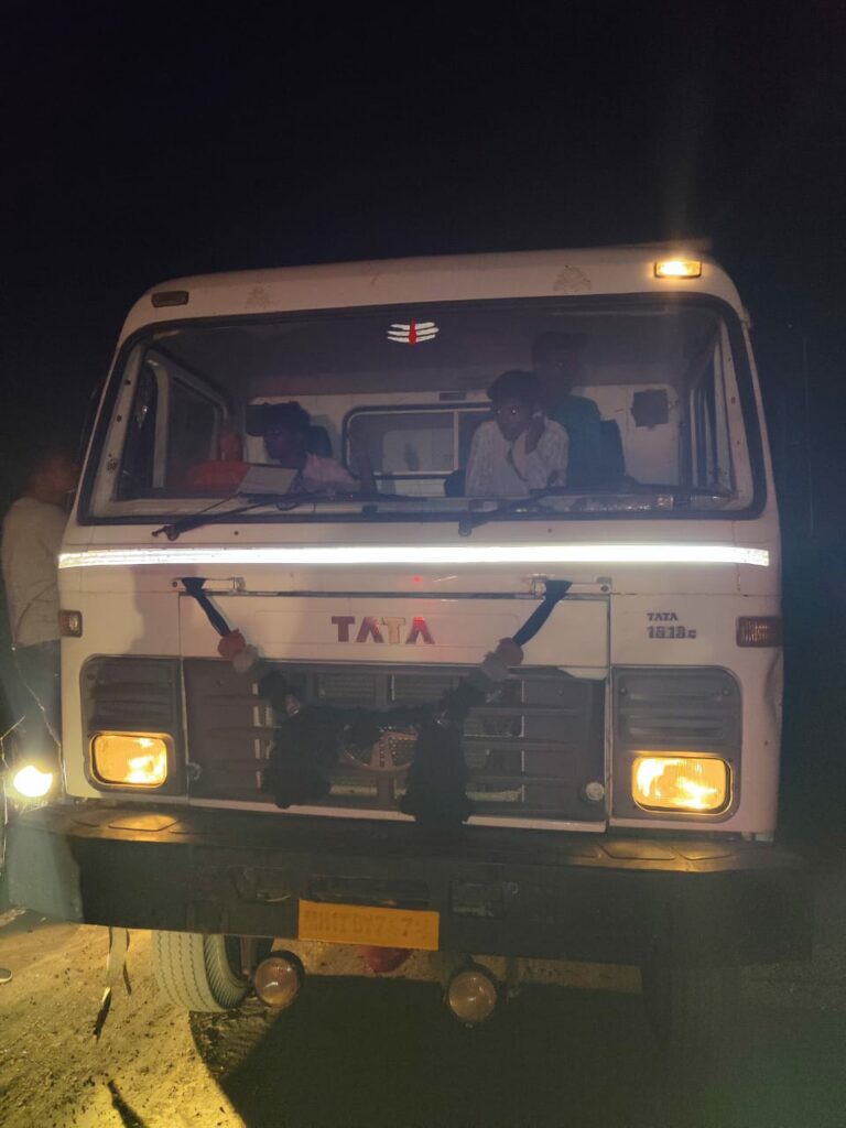 Shocking, Sand smuggler dumper hits tehsildar's vehicle in Rohit Pawar's constituency