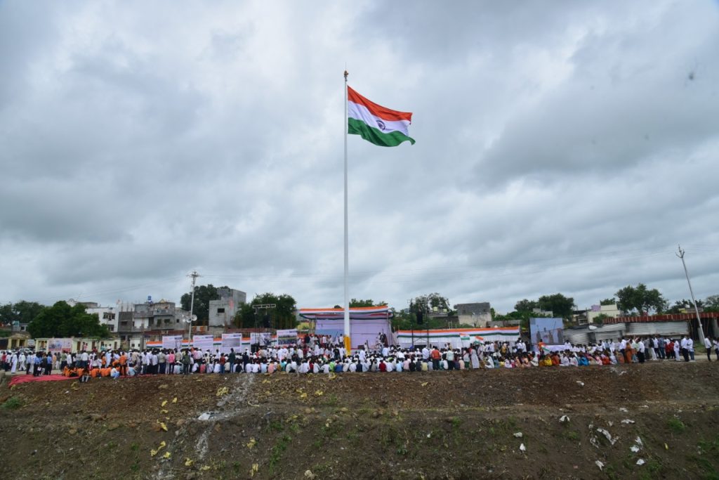 100 feet tiranga flag was hoisted at Constitution Square of Jamkhed in the presence of thousands of citizens