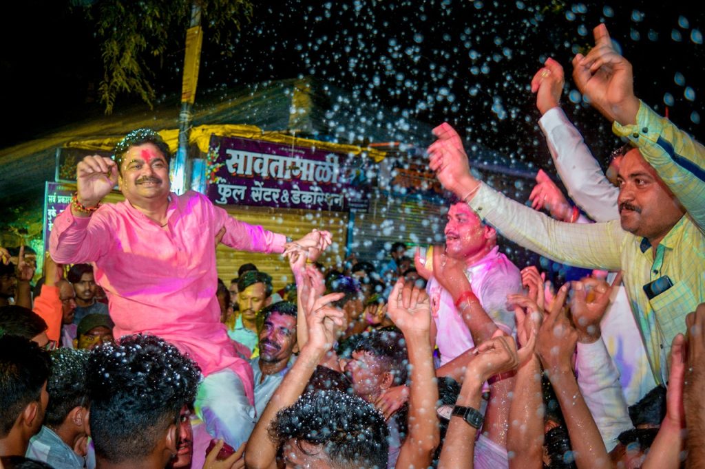mla Ram Shinde's dominance in Ganesh Visarjan procession, ram Shinde's dance is discussed in the state, Ramji ki nikli sawari Ramji ki lila hai nyari, 