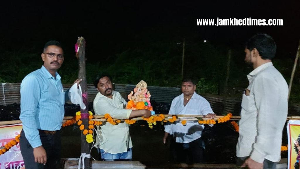Collection of homemade Ganesha by Jamkhed Municipal Council from vehicles decorated with flowers, peaceful Ganesha immersion started in Jamkhed city, thanks to the citizens - Mininath Dandavate