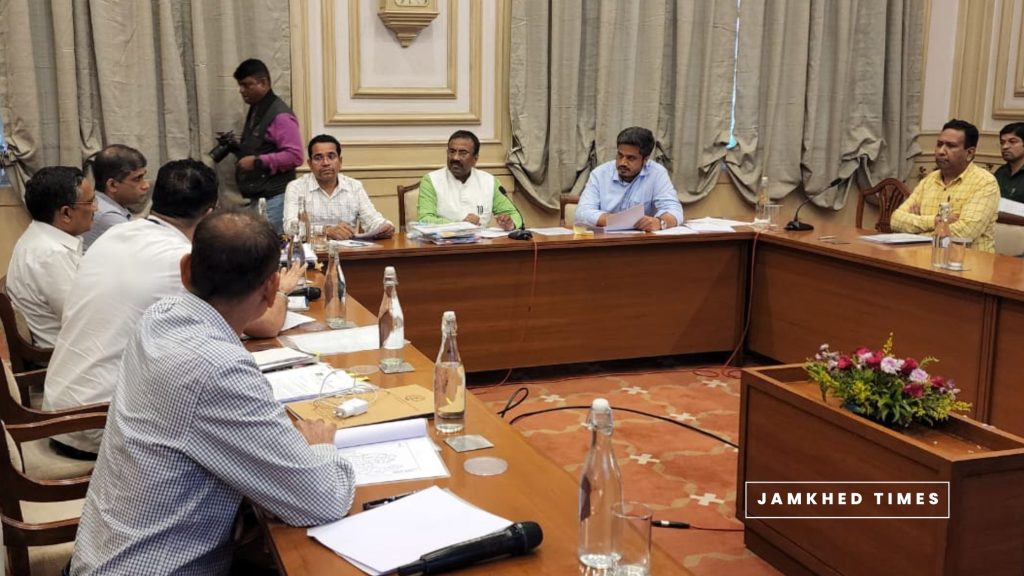 Forest Minister Sudhir Mungantiwar held forest department meeting with Rohit Pawar, the issues in Karjat Jamkhed will be resolved soon - MLA Rohit Pawar