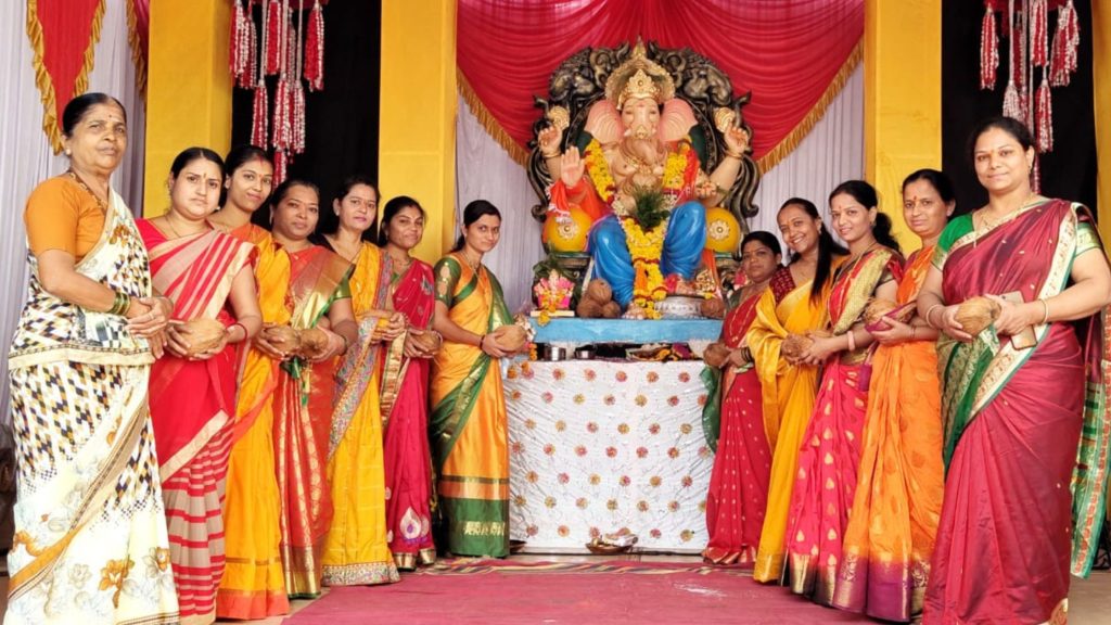 progressive step taken by Sangharsh Mitra Mandal Jamkhed, Aarti of Ganaraya was performed by women, ganeshotsav 2022,
