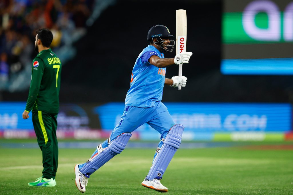 India vs Pakistan match turning points, Those two balls in India vs Pakistan match became the turning point of India's victory, Double bang of Diwali in India with Virat Kohli's brilliant game,