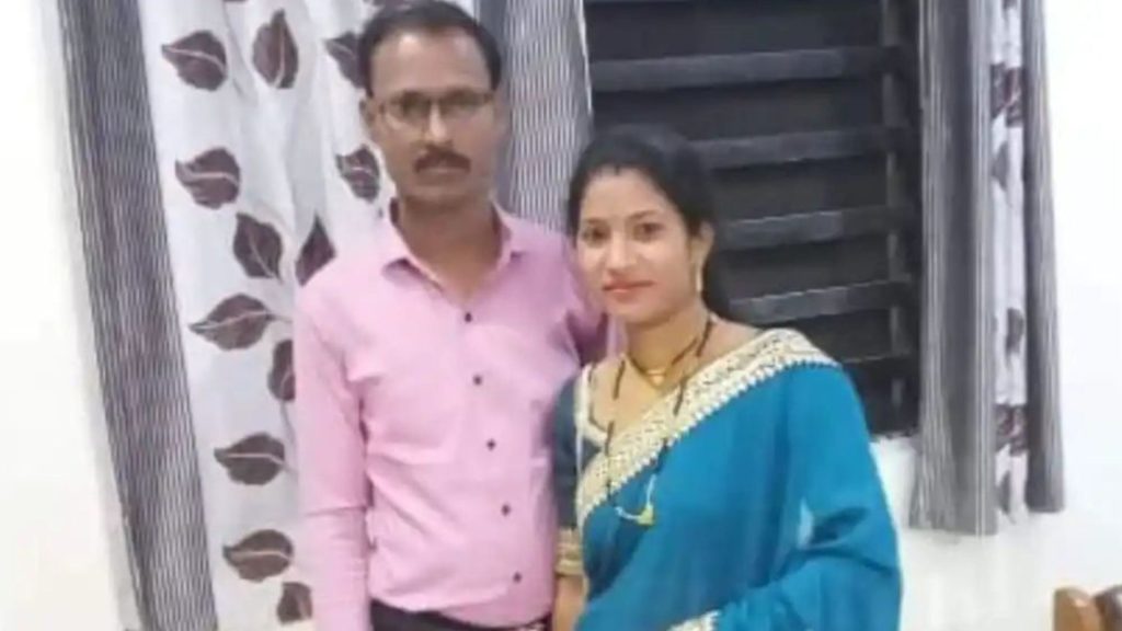 Shocking, First cut his wife's throat husband committed suicide, economic crisis claimed the lives of husband and wife, bhandara tumsar Gobarvahi Sitasangvi news, 