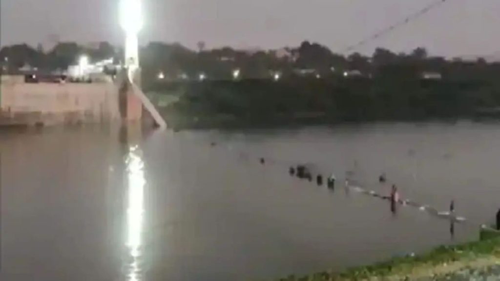 cable bridge collapses over the Machchhu river in Morbi, Gujarat, 36 people died and 500 people are feared to have drowned in the river