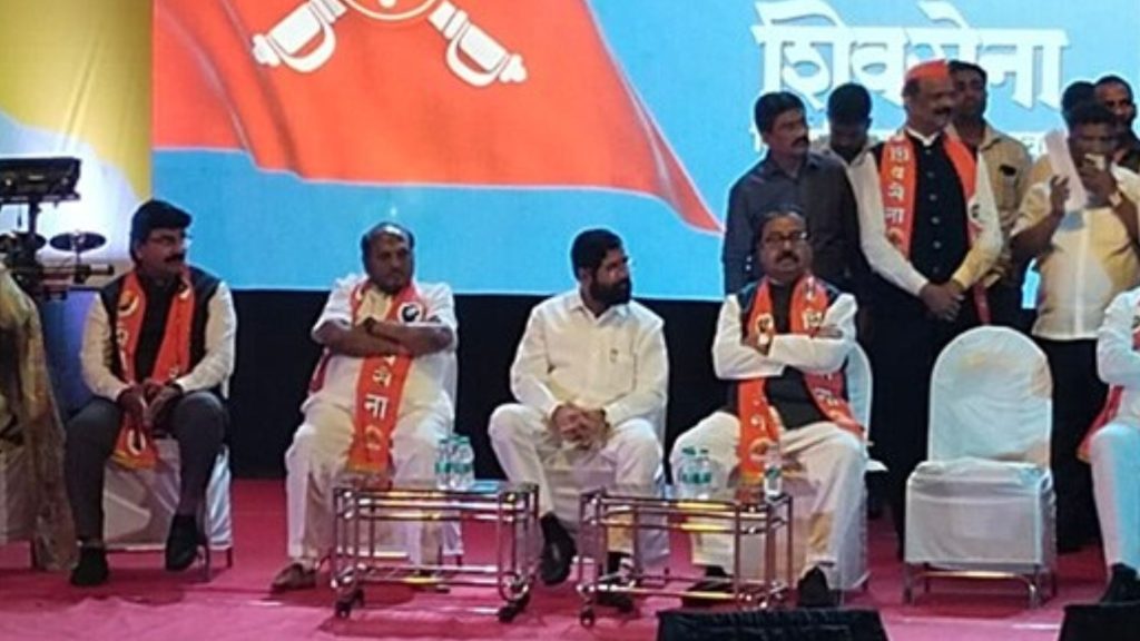 Big news, Another political earthquake, shiv sena MP gajanan kirtikar join Shinde group, Big shock to Uddhav Thackeray