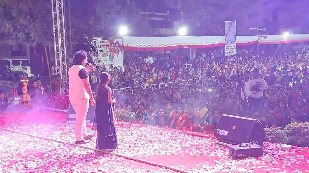 Jamkhed, Pallavi Golekar won 21,000 Paithani, Bibhishan Dhanwade organized Khel Paithani program broke all crowd records