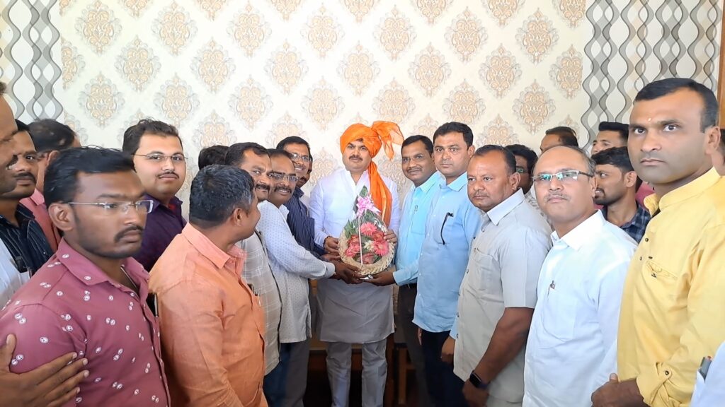 MLA Prof. Ram Shinde was felicitated by Maharashtra Agriculture Assistant Association in Chondi