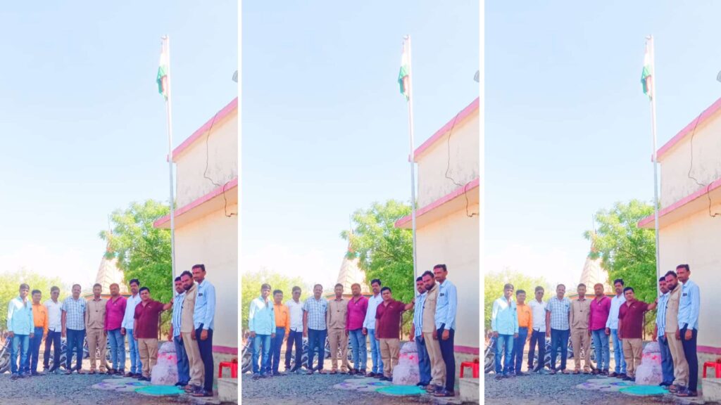 Maharashtra Day was celebrated with enthusiasm in Kharda, flag hoisting was done by journalists