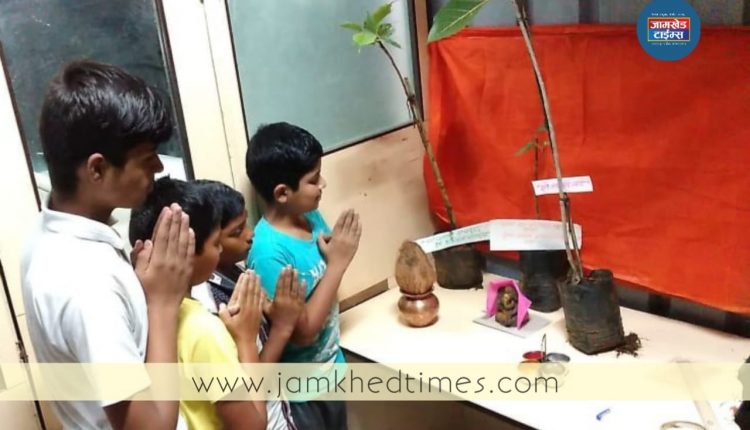 Eco friendly Ganesh idols made by Muslim students