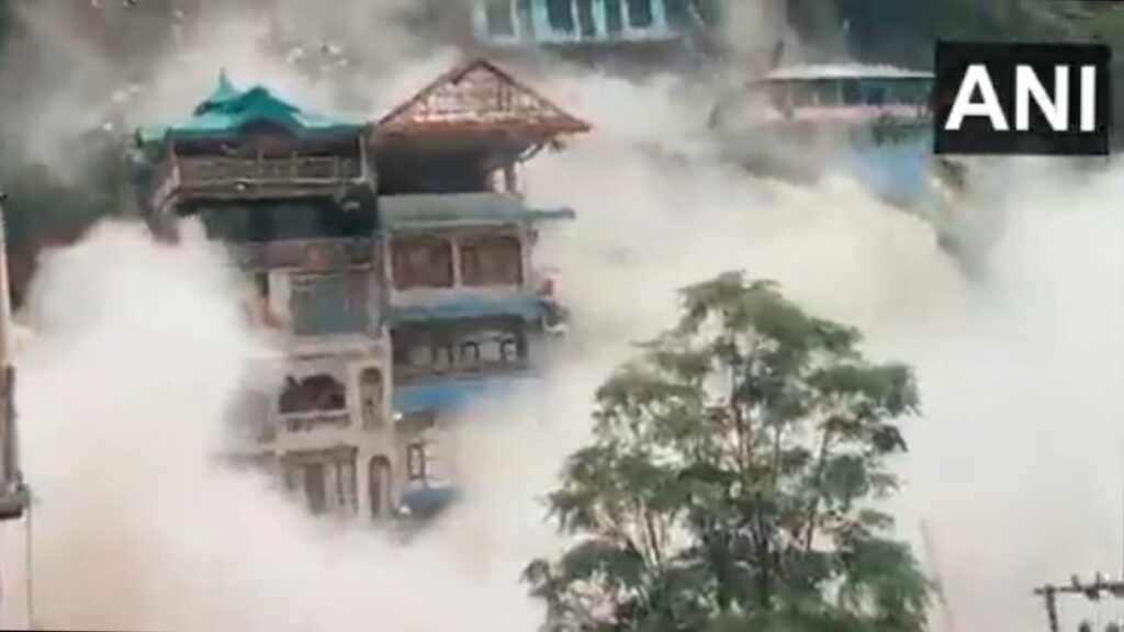 Rains wreak havoc in Himachal Pradesh, buildings collapsed within few moments, watch shocking videos