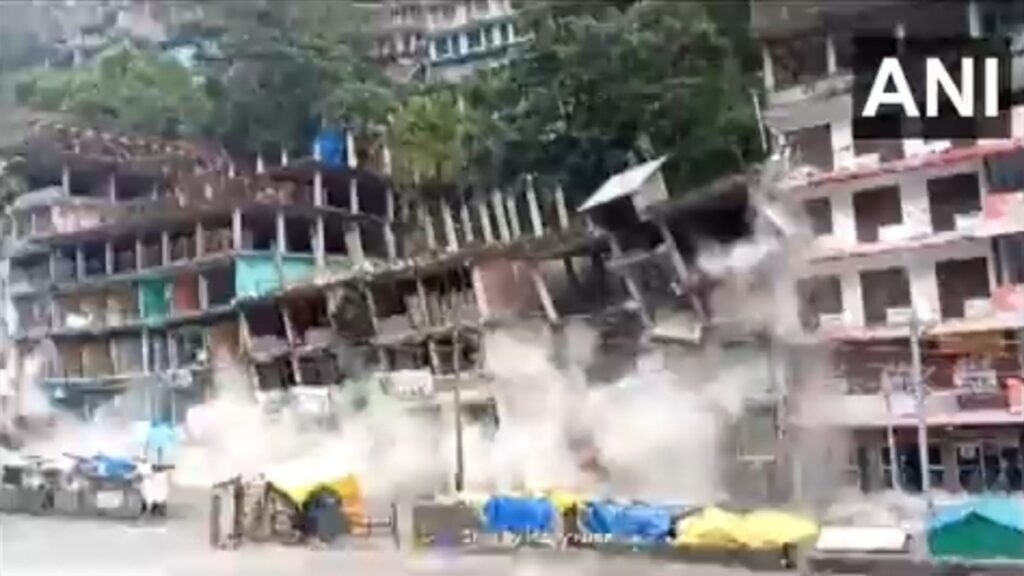 Rains wreak havoc in Himachal Pradesh, buildings collapsed within few moments, watch shocking videos