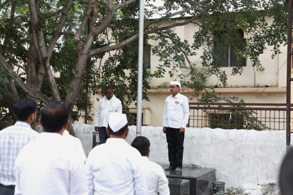 Jamkhed, 76th Independence Day celebrated with great enthusiasm in Tehsil Office, Police Station, Panchayat samiti, Agriculture Department, Market Committee, Jamkhed news today, 76th Independence Day celebrated with great enthusiasm in Jamkhed taluka, 