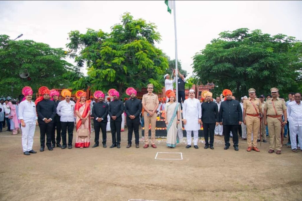 Jamkhed, 76th Independence Day celebrated with great enthusiasm in Tehsil Office, Police Station, Panchayat samiti, Agriculture Department, Market Committee, Jamkhed news today, 76th Independence Day celebrated with great enthusiasm in Jamkhed taluka, 