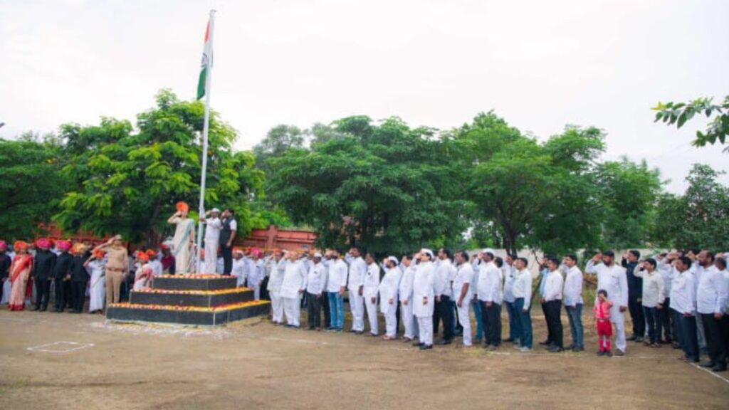 Jamkhed, 76th Independence Day celebrated with great enthusiasm in Tehsil Office, Police Station, Panchayat samiti, Agriculture Department, Market Committee, Jamkhed news today, 76th Independence Day celebrated with great enthusiasm in Jamkhed taluka, 