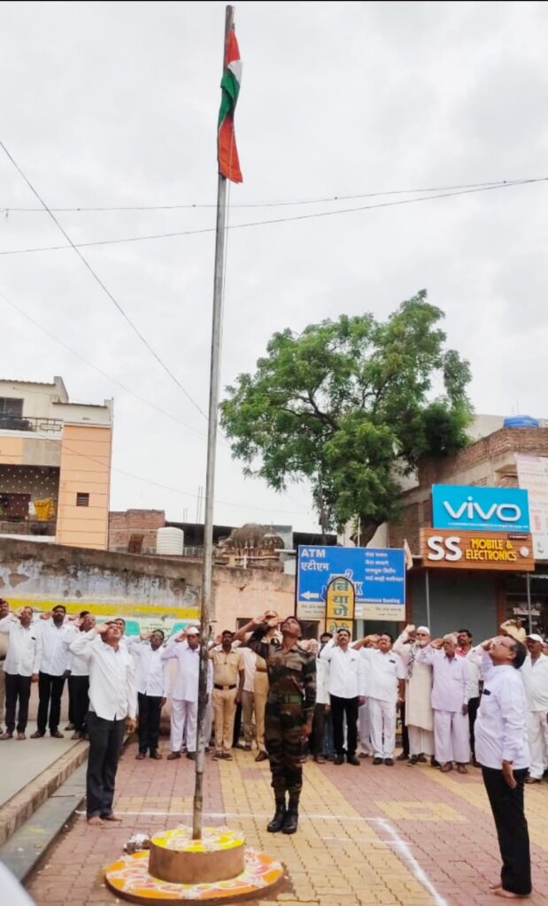 Karjat, independence day Mirajgaon grampanchayat honors ex-servicemen, 