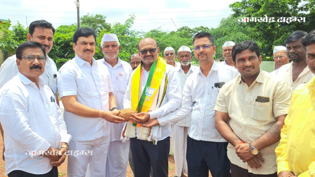 Rajuri Society Chairman Haribhau Ugalmugle felicitated by MLA Prof. Ram Shinde!