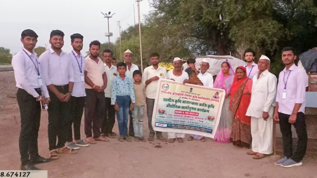 Demonstration of backyard poultry farming was held in Arangaon, Activities of Agricultural Envoys of Halgaon Agricultural College