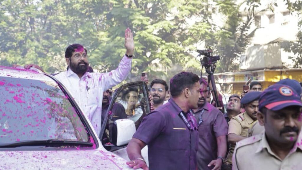 Chief Minister Eknath Shinde celebrated with  Maratha brothers as soon as Maratha Reservation Bill was passed, see photo