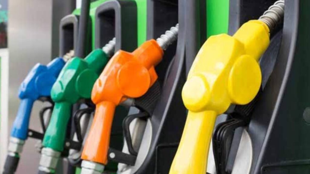 petrol diesel price cut news, Good news, Big reduction in  price of petrol and diesel, petrol-diesel has become cheaper by two rupees in India, big relief for consumers,