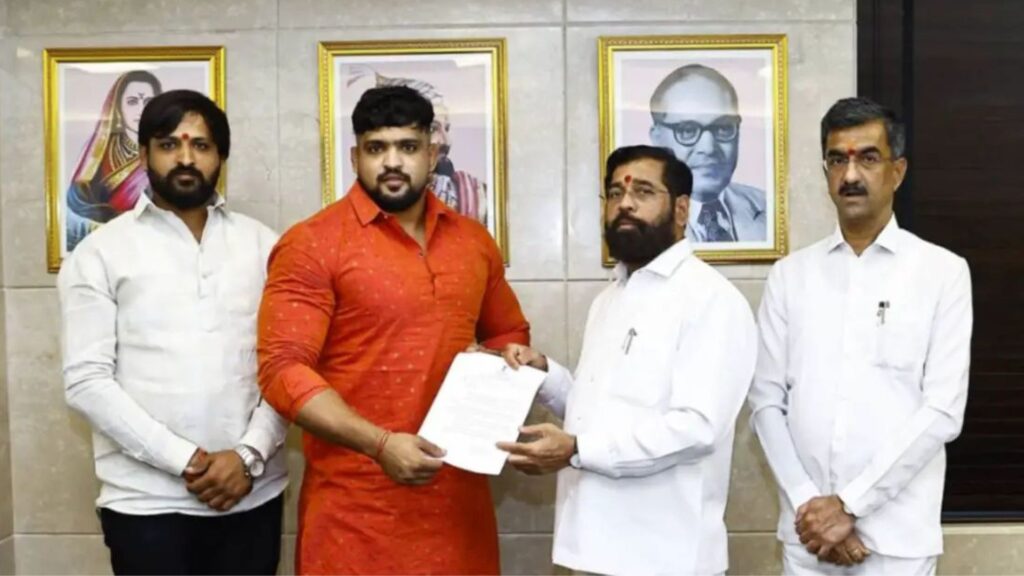 Shivraj Rakshe Pune News, Appointment of Shivraj Rakshe as Sports Officer, Appointment letter given to Shivraj Rakshe by Chief Minister Eknath Shinde,