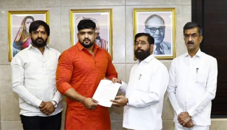 Shivraj Rakshe Pune News, Appointment of Shivraj Rakshe as Sports Officer, Appointment letter given to Shivraj Rakshe by Chief Minister Eknath Shinde,