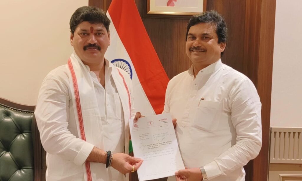 Jamkhed, MLA Prof. Ram Shinde drew the attention of Agriculture Minister Dhananjay Munde regarding the basic facilities of the Agricultural College!