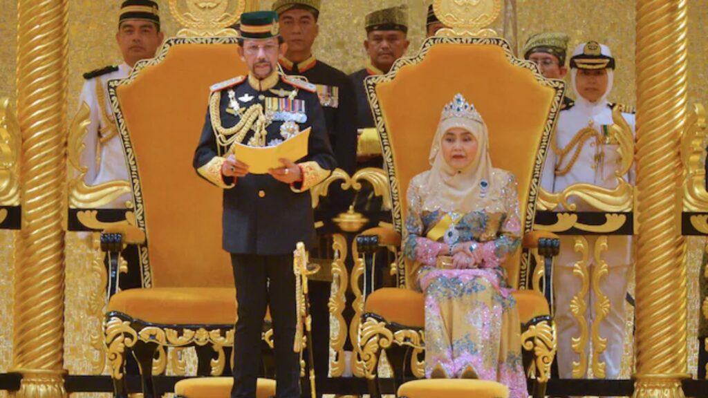 Sultan Hassanal Bolkiah, Prime Minister Modi met world's richest king, Expensive gold cars, gold plane, grand divine palace of gold, 600 rolls royal, 7000 luxury cars, who is sultans of Brunei?