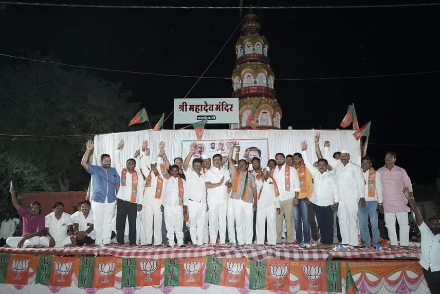 Karjat Jamkhed News, NCP SP Youth leader Kiran Pavane joins BJP with hundreds of supporters, Kiran Pavane's demonstration of power in Jalakewadi is discussion in Karjat jamkhed constituency,