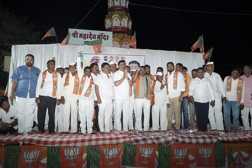 Karjat Jamkhed News, NCP SP Youth leader Kiran Pavane joins BJP with hundreds of supporters, Kiran Pavane's demonstration of power in Jalakewadi is discussion in Karjat jamkhed constituency,