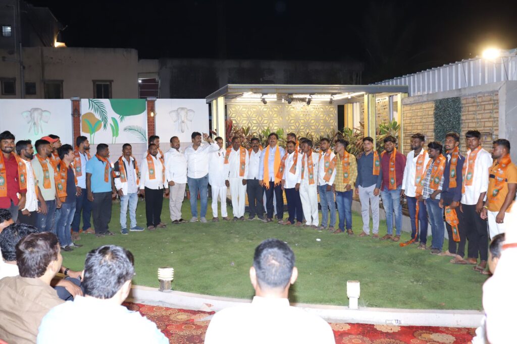 Karjat jamkhed News, Political earthquake in Khandala Goykarwada Group Gram Panchayat, two former sarpanchs, 2 Gram Panchayat members and hundreds of activists joined BJP after being fed up with Rohit Pawar's dictatorial rule, latest news, 