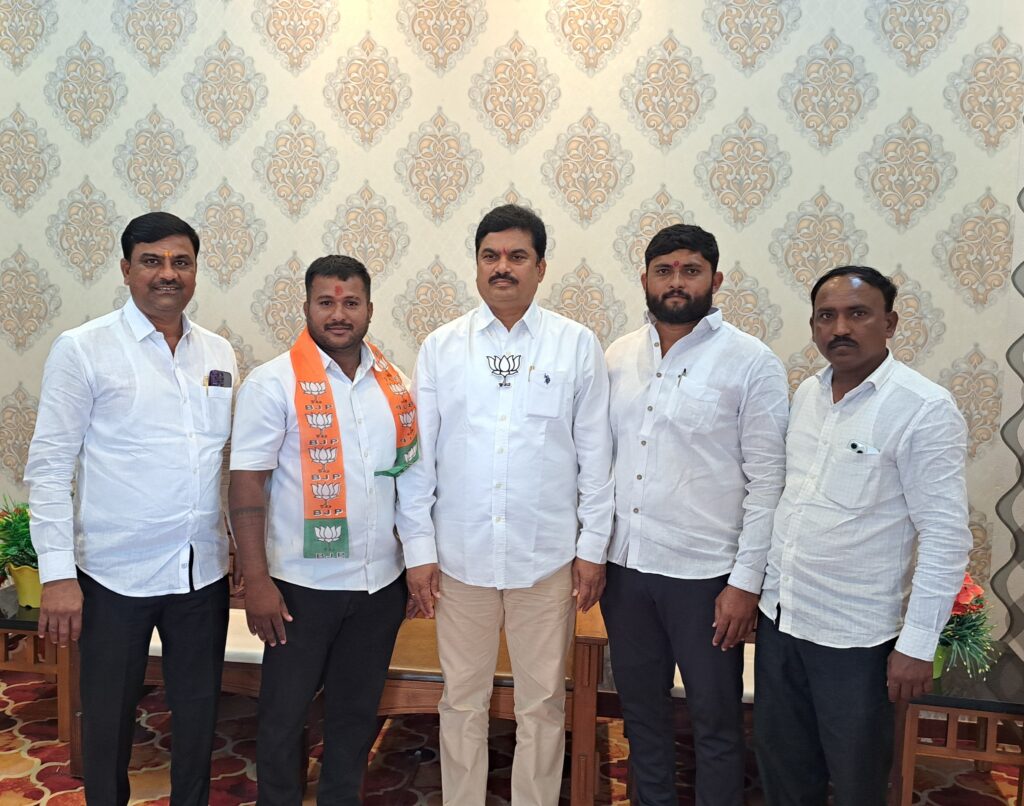 Karjat Jamkhed News, Khela Hobe in Rajewadi, youth workers who joined NCP returned home within 48 hours, rejoined BJP under the leadership of MLA Ram Shinde,