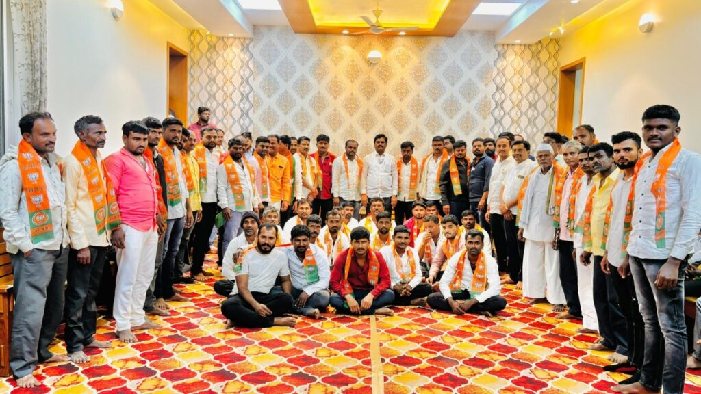 Karjat Jamkhed News, Big political earthquake in Jamkhed taluka, hundreds of youth and senior activists from Telangashi, Pimpalgaon Unda, Bandkhadak join BJP,