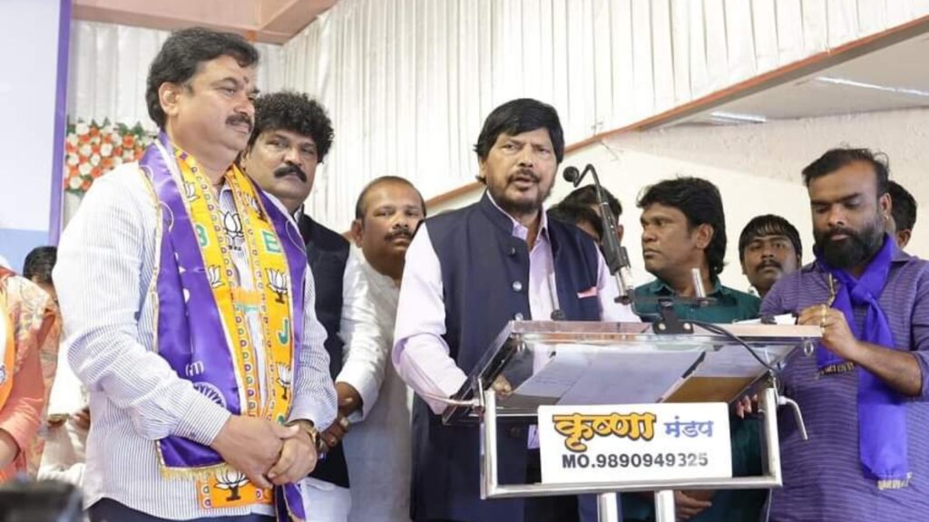 karjat Jamkhed News, All businesses of Rohit Pawar will be closed now because Ram Shinde will be elected, Union Minister Ramdas Athawale presented poem and told the result of Karjat-Jamkhed constituency,  