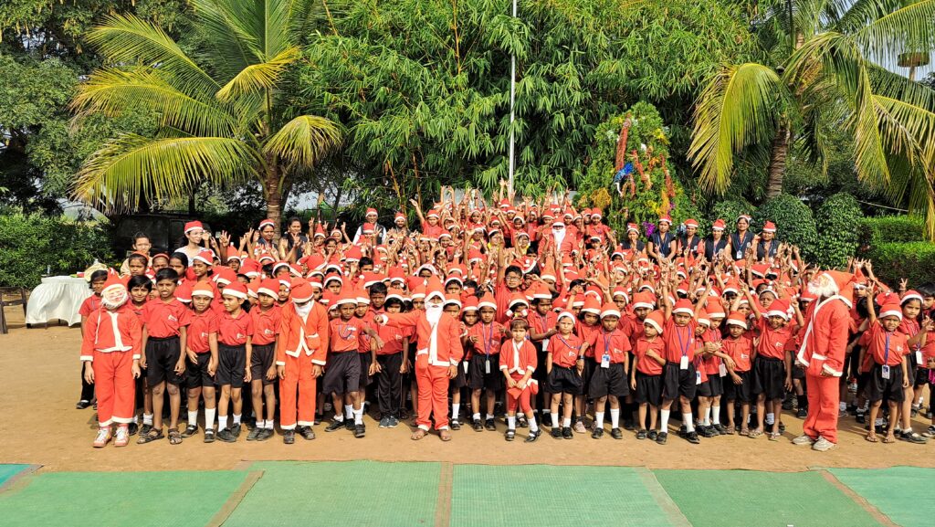 Christmas 2024, Galaxy English School's work of maintaining equality among all religions is commendable - Dr Shobha Arole, jamkhed news today, Christmas is celebrated with enthusiasm at Galaxy English School, 