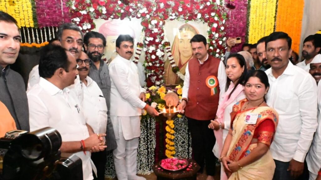 Legislative Council Chairman Ram Shinde along with Chief Minister Devendra Fadnavis saluted Savitribai Phule in Naigaon satara, Savitribai Phule Jayanti 2025, latest marathi news, 